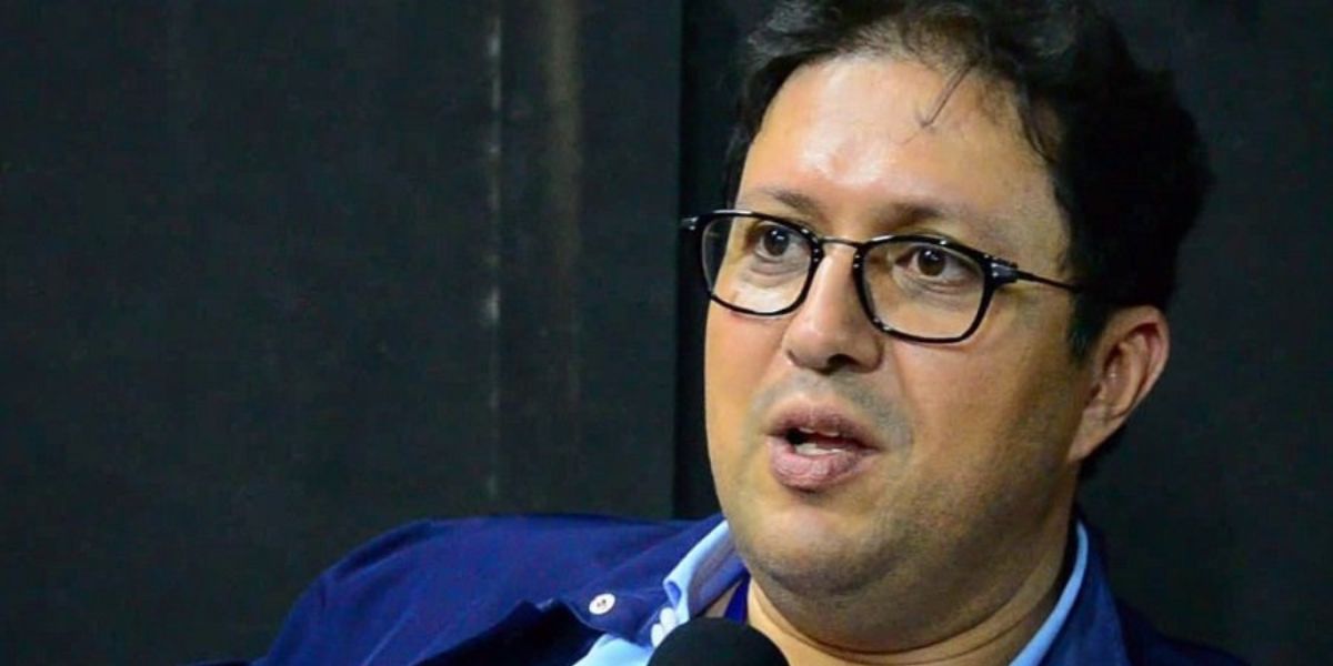 أيت منا يتحدث عن افتتاح “دونور” وحقيقة دخوله إلى مستودع الحكام